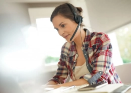 Image of a call center agent on call with a customer